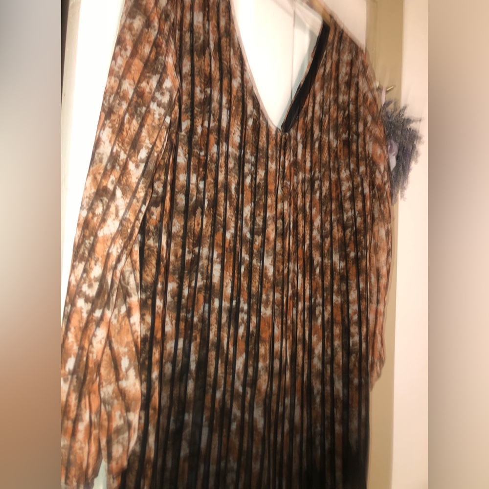 Designer Astr Has A Beautiful Pattern - image 2